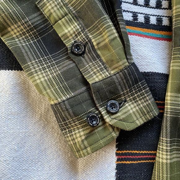 NWOT Dixxon Action Women’s Plaid Button Up Collared Flannel. Polyester. Medium. - Picture 12 of 16